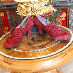 Hotter Donna Burgundy Suede Court Shoes